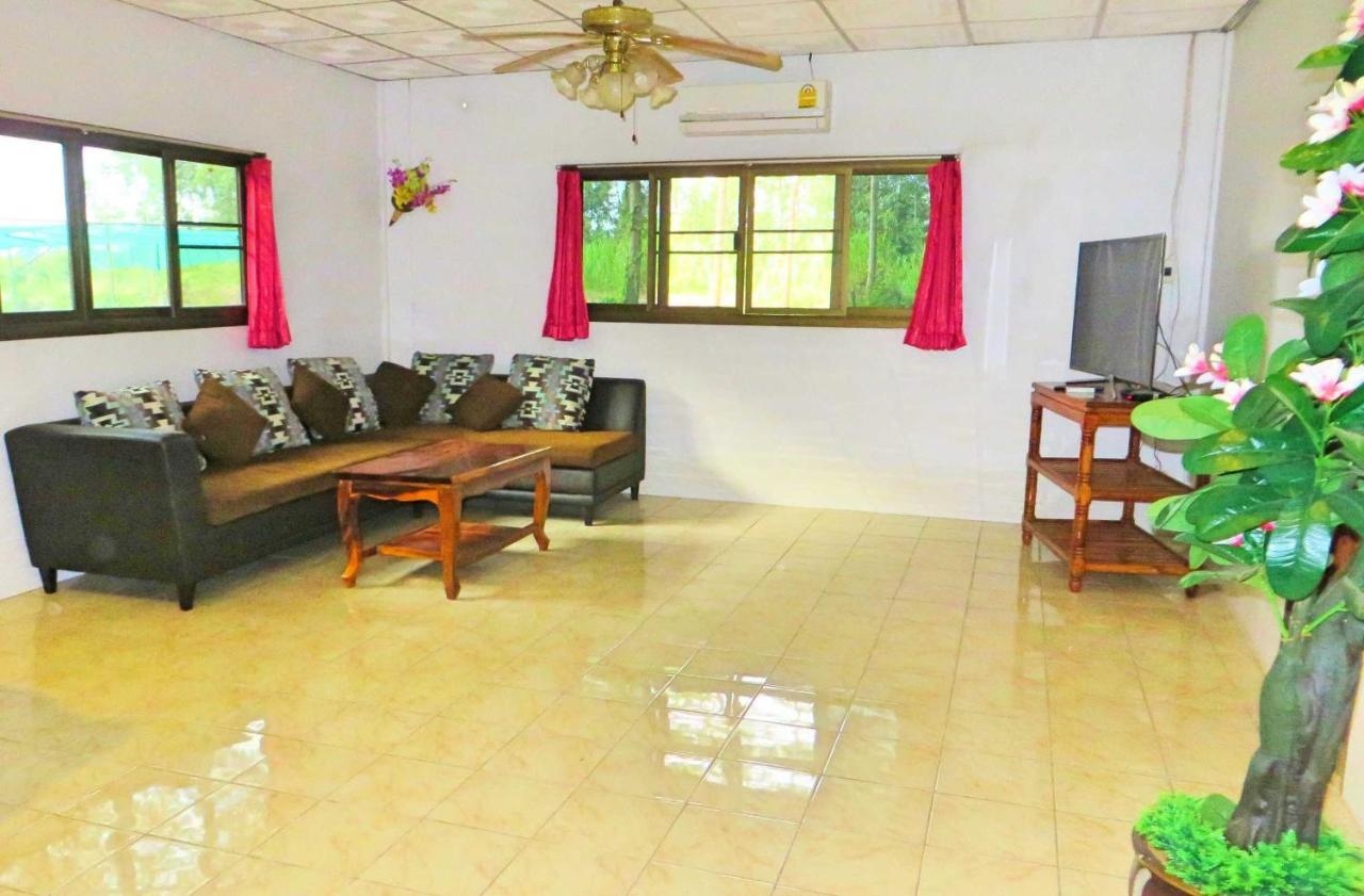 Hotel Isaan Perazim Park Roi Et Exterior foto