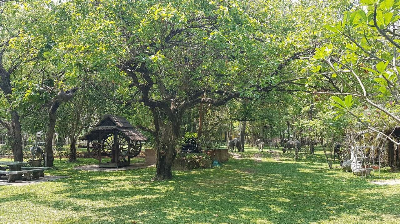 Hotel Isaan Perazim Park Roi Et Exterior foto