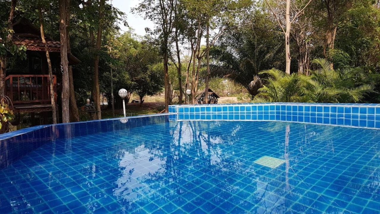 Hotel Isaan Perazim Park Roi Et Exterior foto