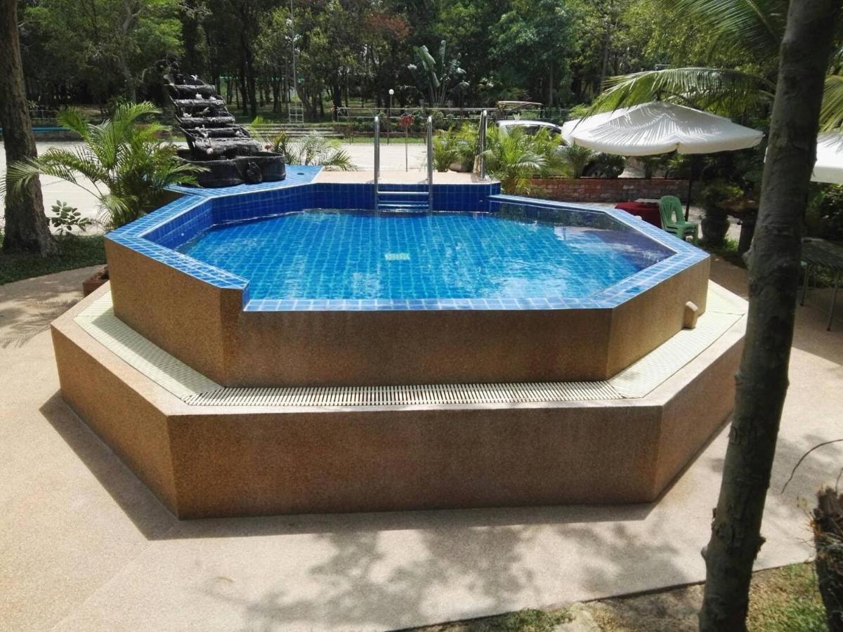 Hotel Isaan Perazim Park Roi Et Exterior foto