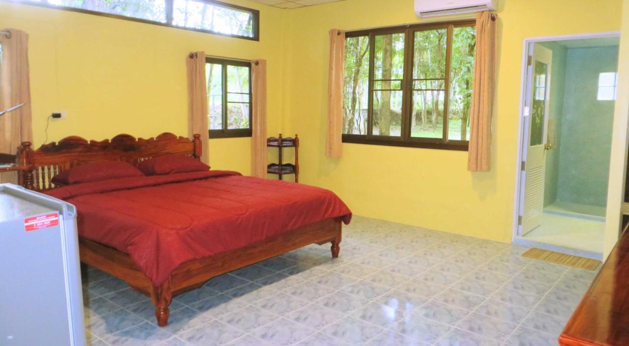 Hotel Isaan Perazim Park Roi Et Exterior foto