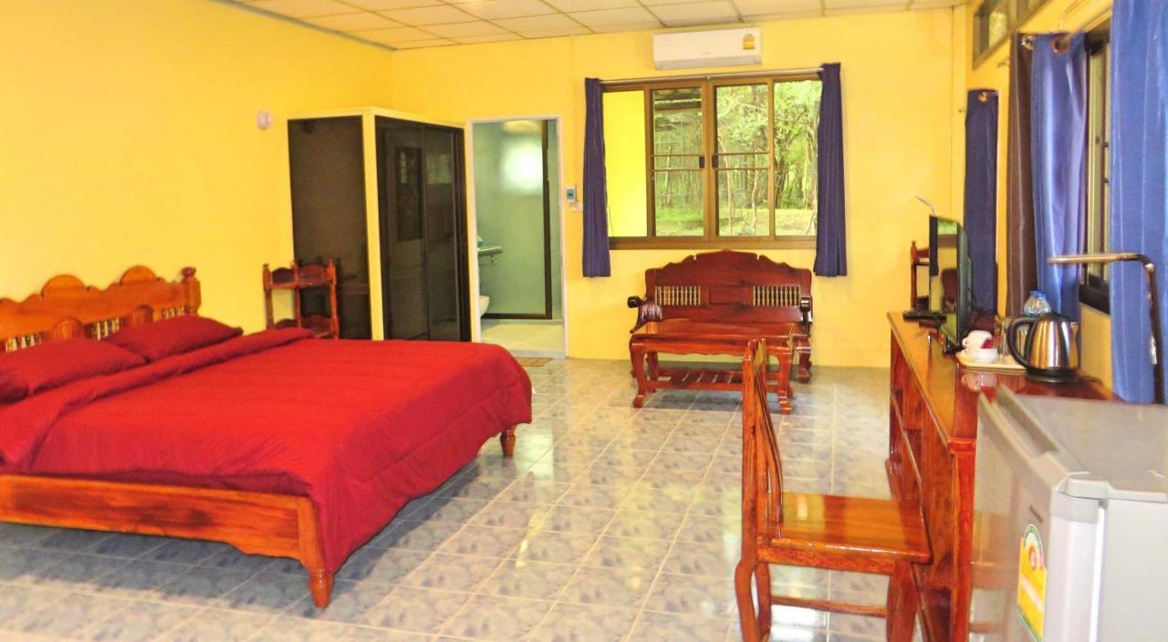 Hotel Isaan Perazim Park Roi Et Exterior foto