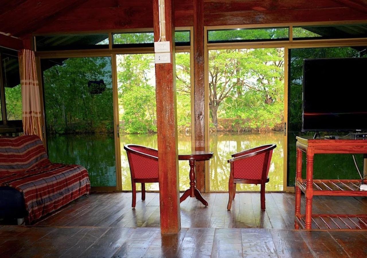 Hotel Isaan Perazim Park Roi Et Exterior foto