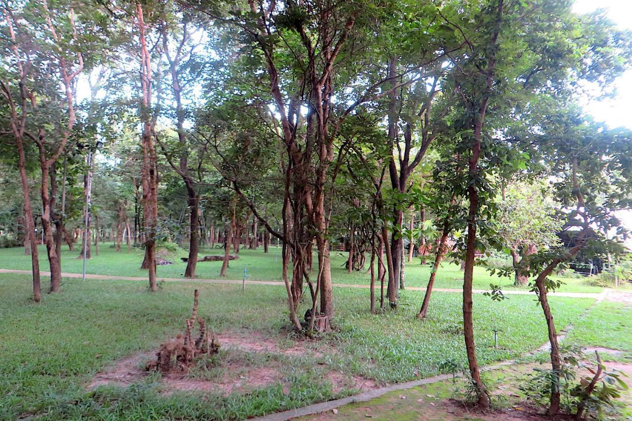 Hotel Isaan Perazim Park Roi Et Exterior foto