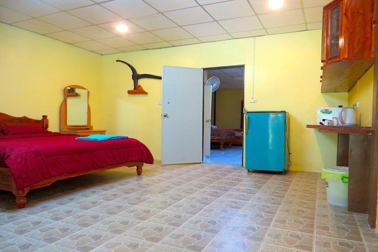 Hotel Isaan Perazim Park Roi Et Exterior foto