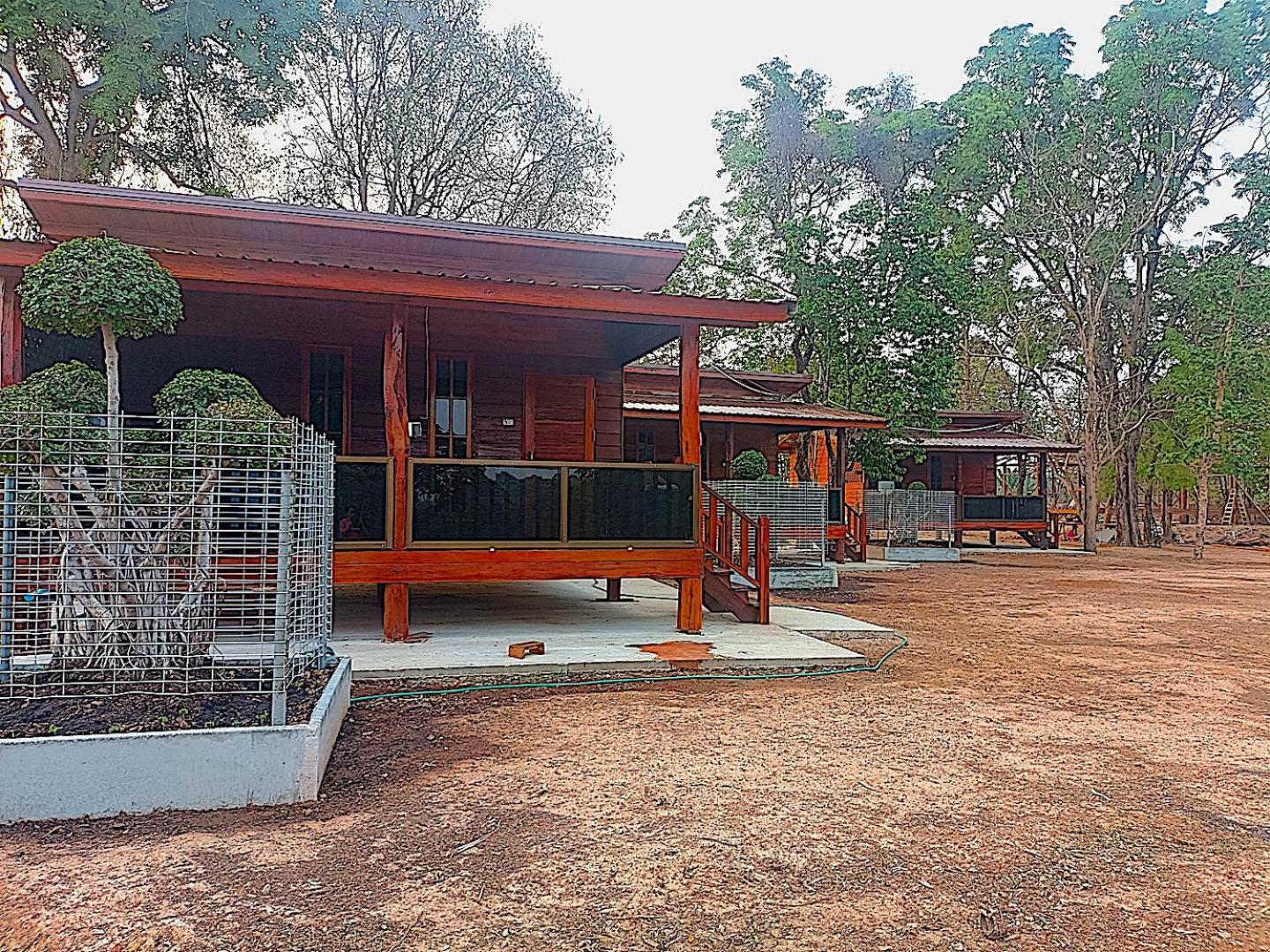 Hotel Isaan Perazim Park Roi Et Exterior foto